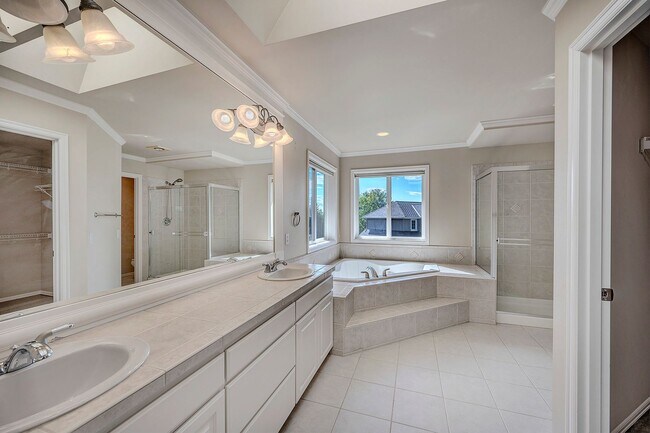Building Photo - 4 bed 3 bath plus bonus room in Bothell