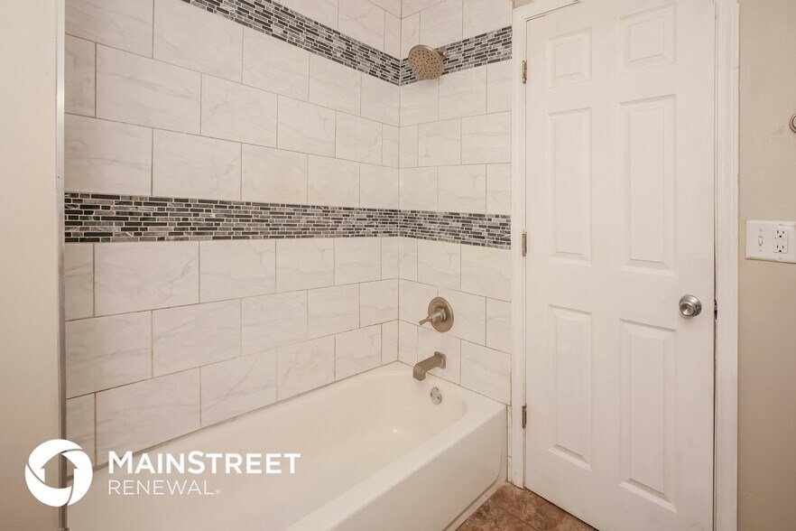 Building Photo - 8605 Catalina Dr