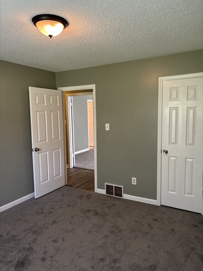 Building Photo - 8375 Rembrook Dr