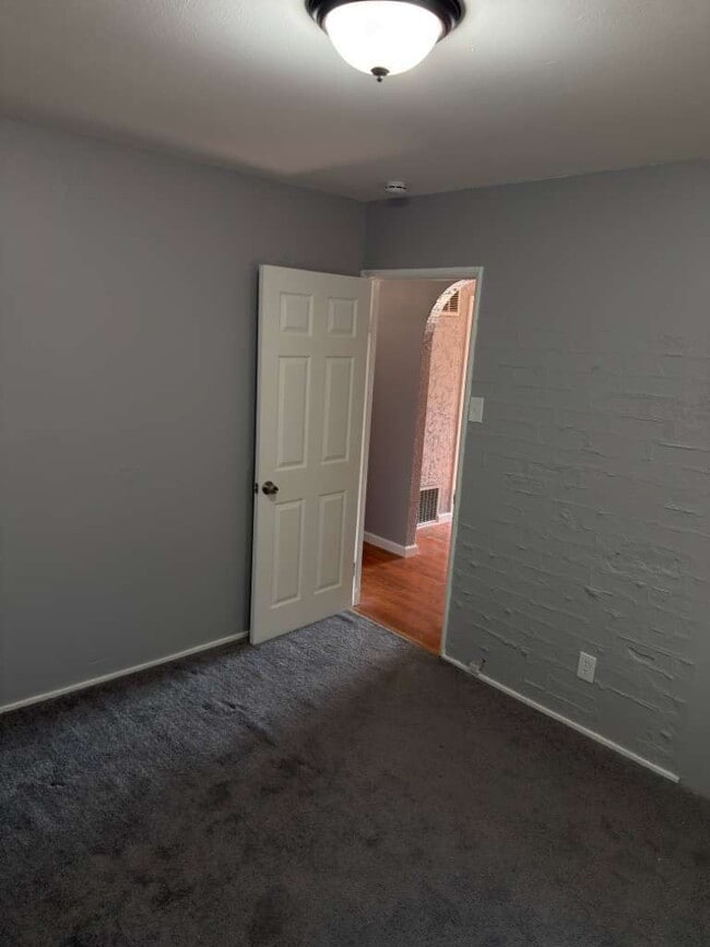 Building Photo - Freshly Updated Florissant Rental – Perfect for Families!