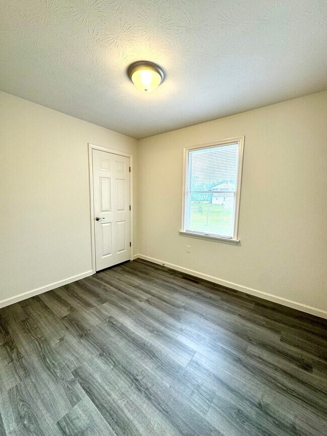 Building Photo - Single Family Home for Rent in Dayton