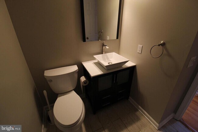 Building Photo - 6055 Meyers Landing Ct