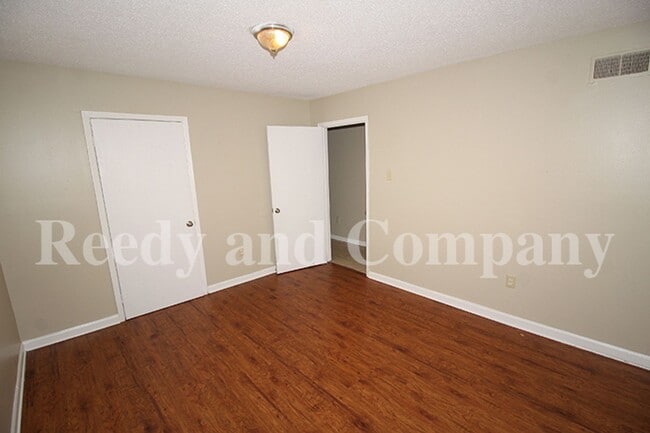 Building Photo - 3385 Barbwood Dr