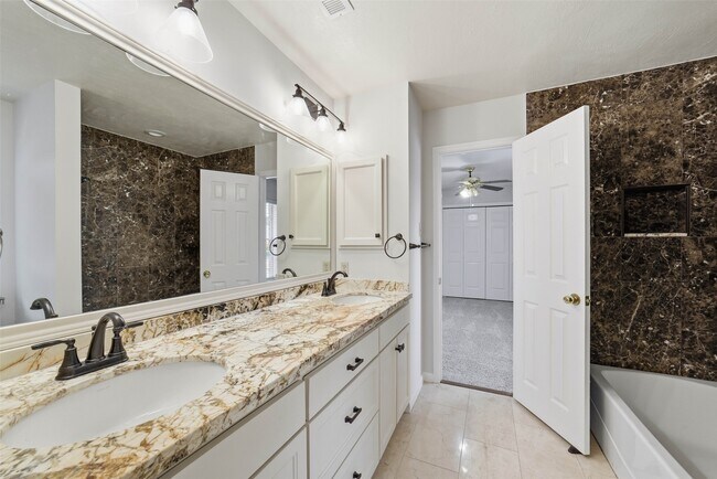 Building Photo - 4003 Bountiful Crest Ln