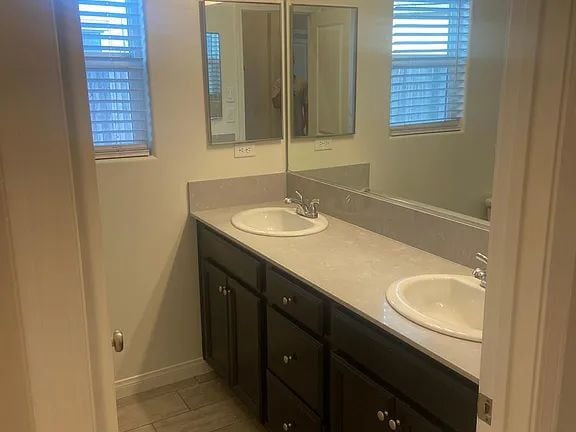 Building Photo - "Charming 3-Bed Oasis with 2 Baths & 1749 Sq Ft of Comfort in Bakersfield!"