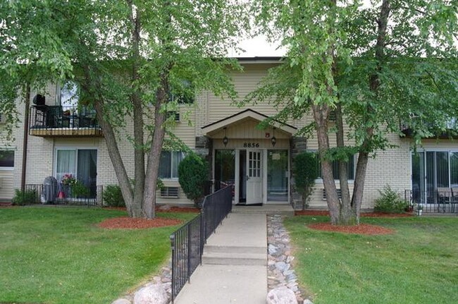 Building Photo - 8856 Northshore Dr