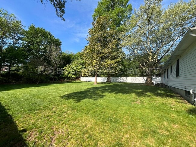 Building Photo - 233 S Rolling Acres Rd