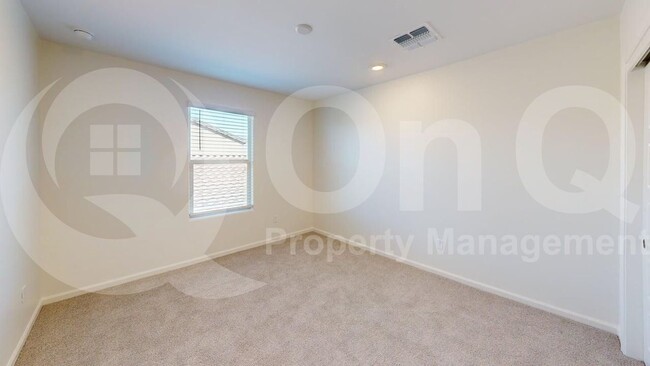 Building Photo - 8021 S Silver Lillie Way
