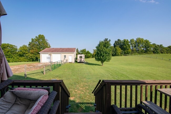 Building Photo - 650 Farmington Dr