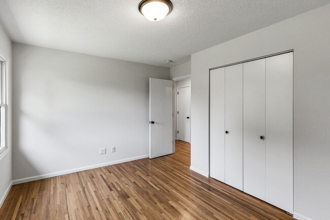 Building Photo - Freshly remodeled 4 Bed Rambler AV/Rosemou...