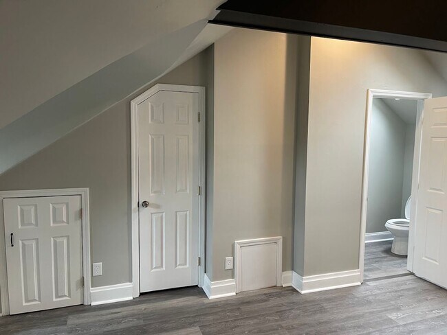 Building Photo - Beautiful, Sparkling New Kitchen - 4 Bedro...