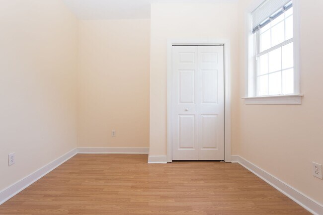 Building Photo - 1311 W Leigh St. Duplex