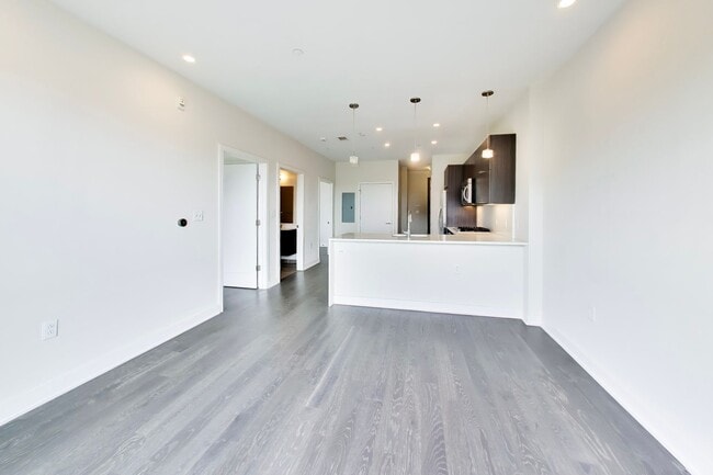 Building Photo - Gorgeous 2 bed + 1 Bath with a VIEW!