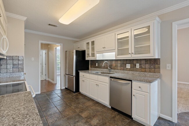 Building Photo - 391 Sandleton Way