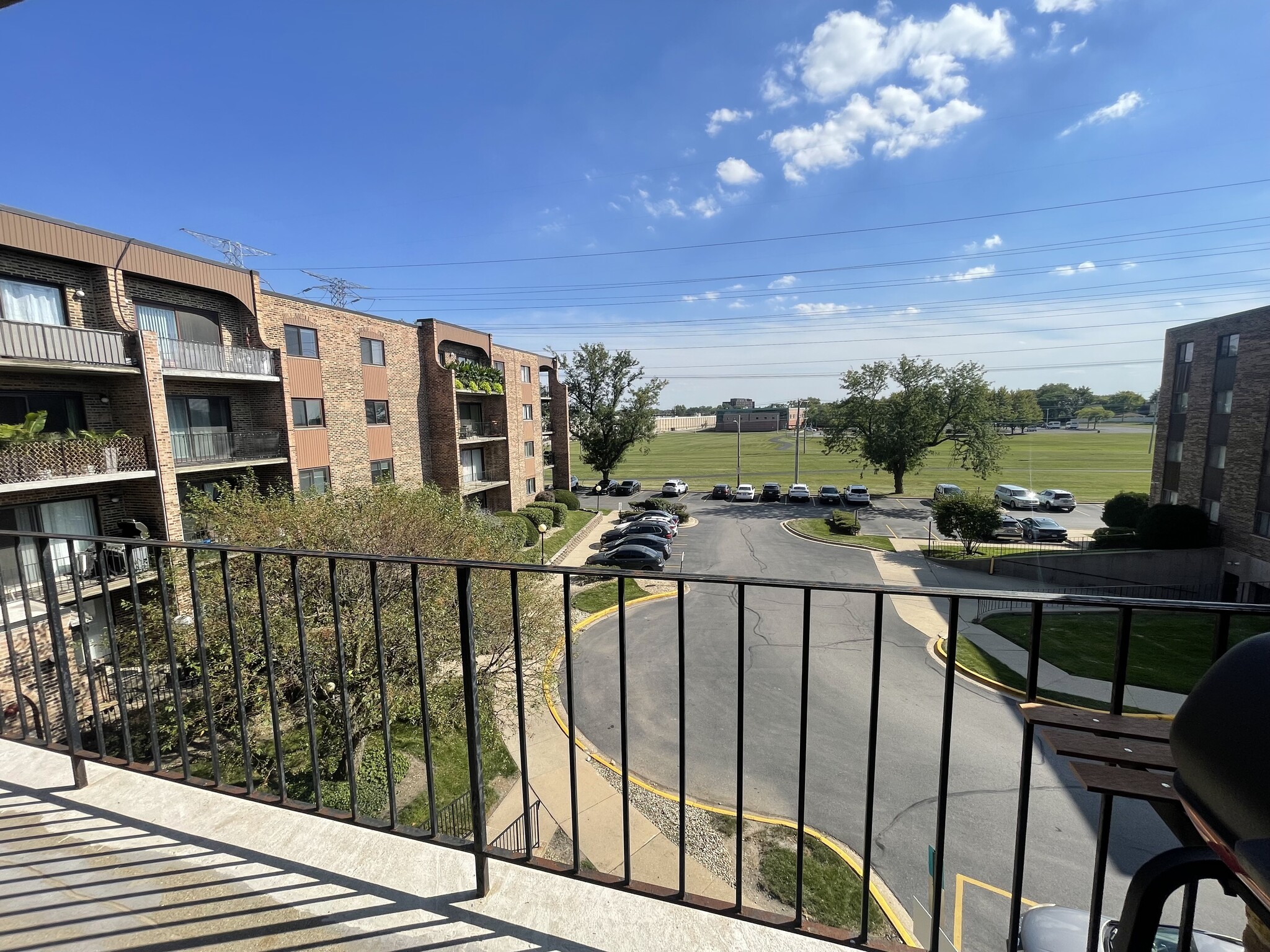 Building Photo - 601 W Huntington Commons Rd