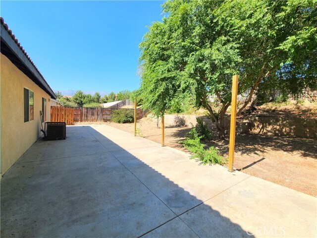 Building Photo - 1204 Sycamore Ct