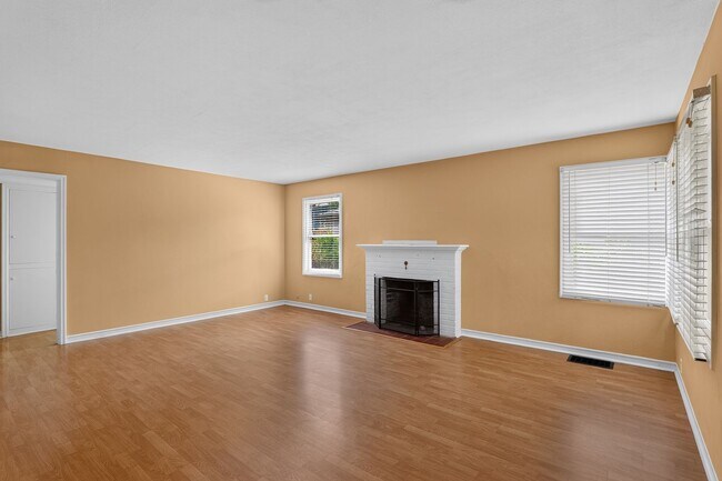 Building Photo - 2124 NE 78th Ave