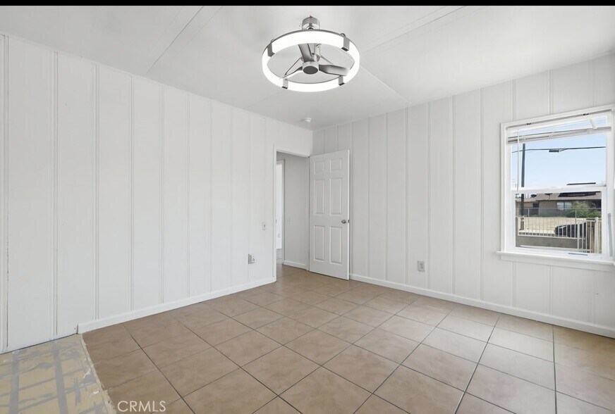 Building Photo - 557 W Oldfield St