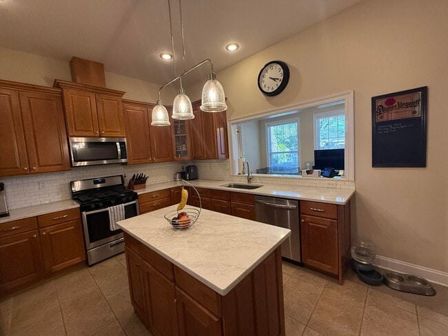 Building Photo - 4410 Windlake Dr