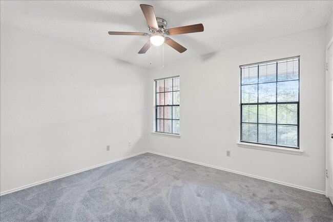 Building Photo - 12000 Lincolnshire Dr