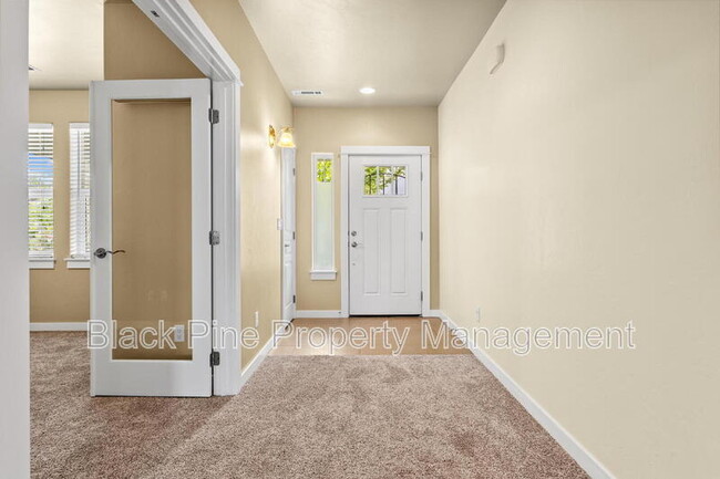 Building Photo - 1510 W Cactus St