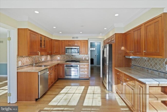 Building Photo - 6543 Cedarwood Ct