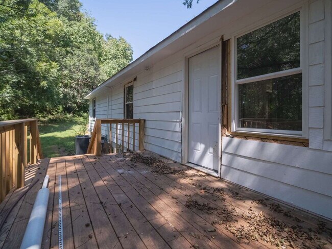 Building Photo - "Charming 3-Bedroom Home in Cramerton - Spacious 1217 Sq Ft with 2 Full Baths!"