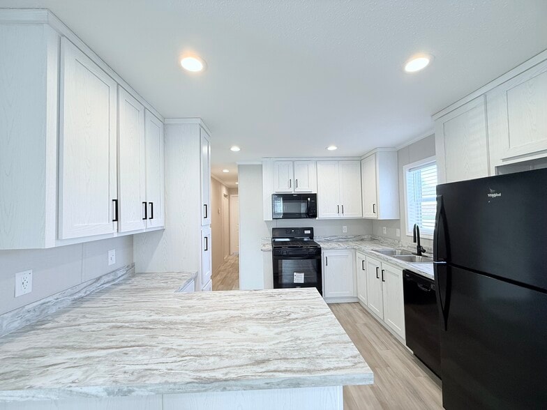 Building Photo - 29805 Jamestown Dr