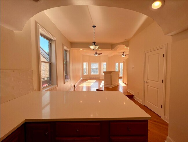 Building Photo - 2449 N Maplewood Ave