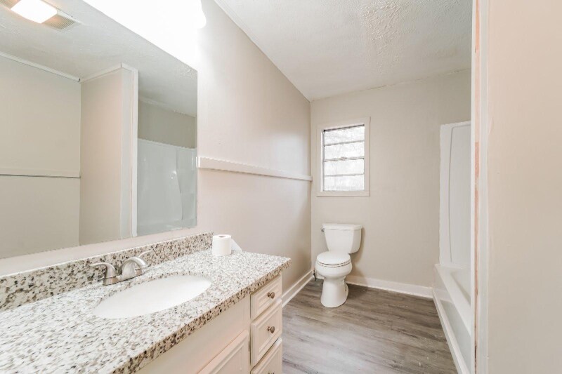 Building Photo - 2658 Brookwood Dr