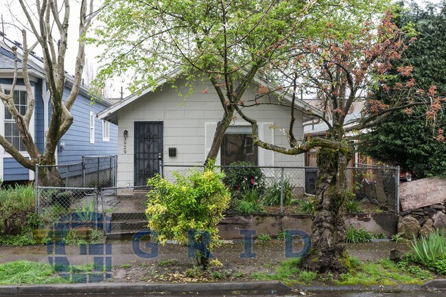 Building Photo - Gorgeous Bungalow in Mississippi Corridor!