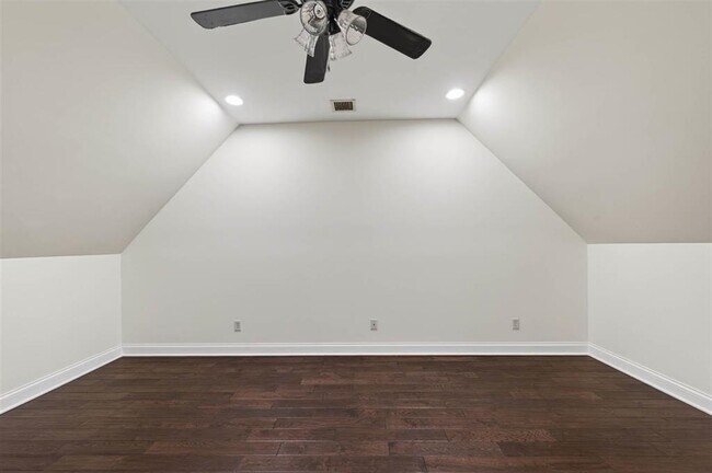 Building Photo - 841 Denzil Ave