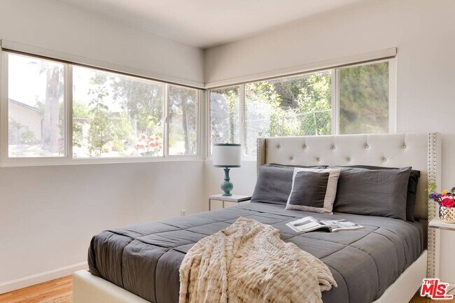 Building Photo - 3401 Alginet Dr