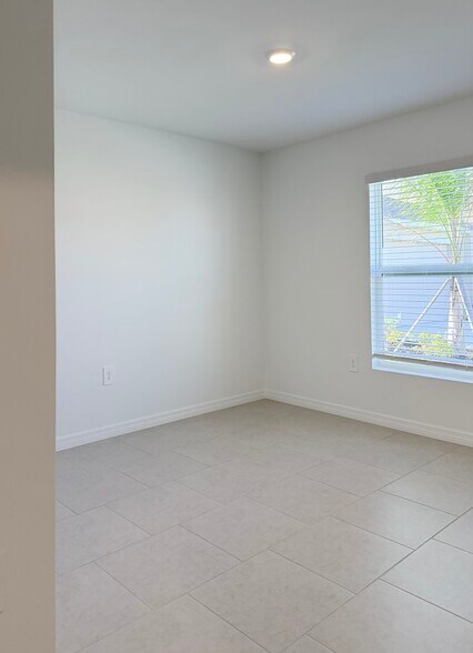 Secondary bedroom 2 - 12216 Sydney Ct