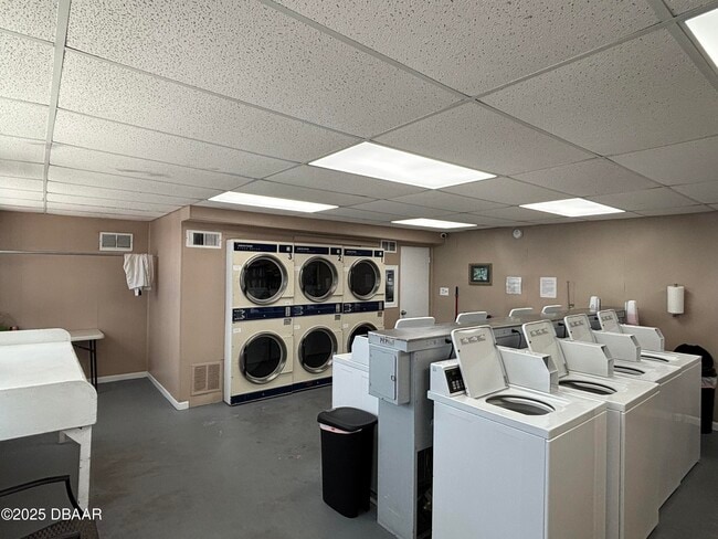 Building Photo - 2727 N Atlantic Ave