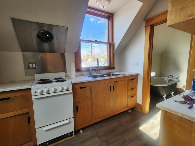 Building Photo - 820 Arno St SE