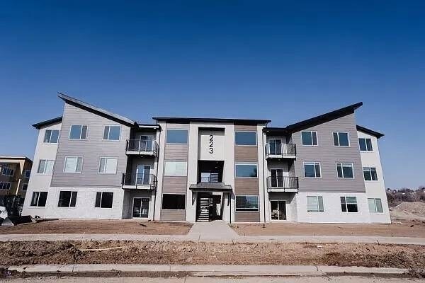 Building Photo - 837 S 200 E