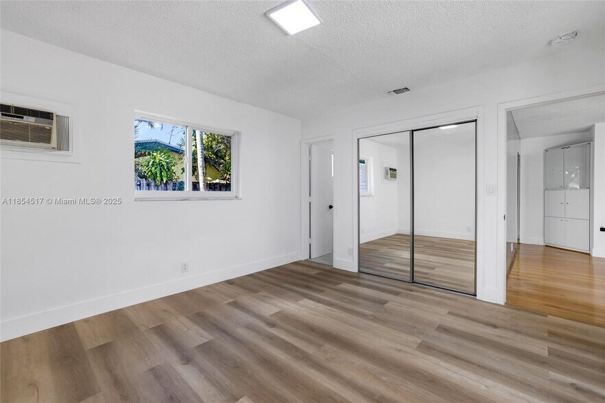 Building Photo - 2020 NW 33rd Ct