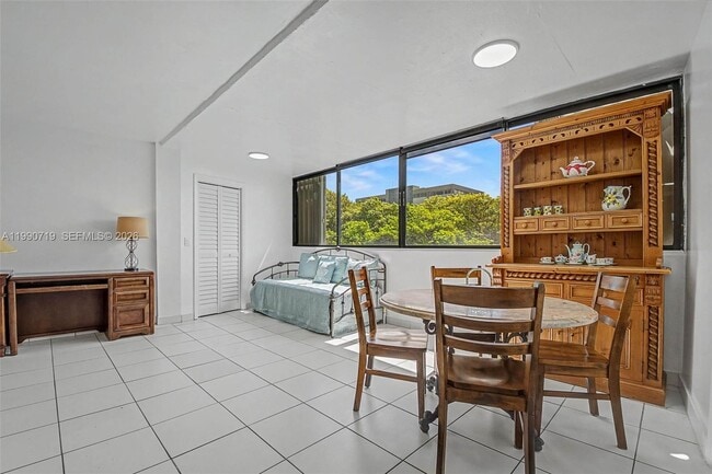 Building Photo - 2950 SW 3rd Ave