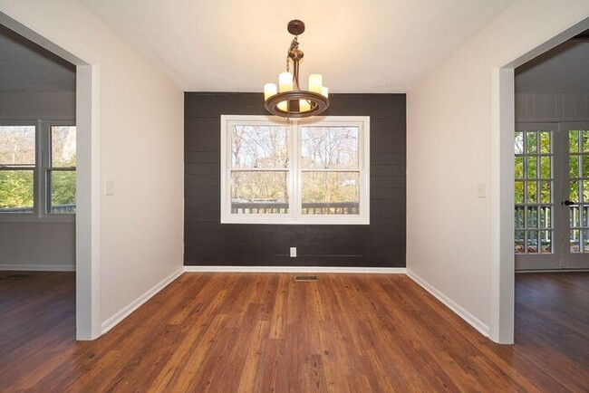 Building Photo - Spacious 3 Bedroom with Finished Basement ...