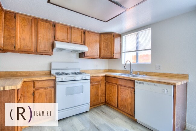 Building Photo - A Spacious Condo with a Quiet Community
