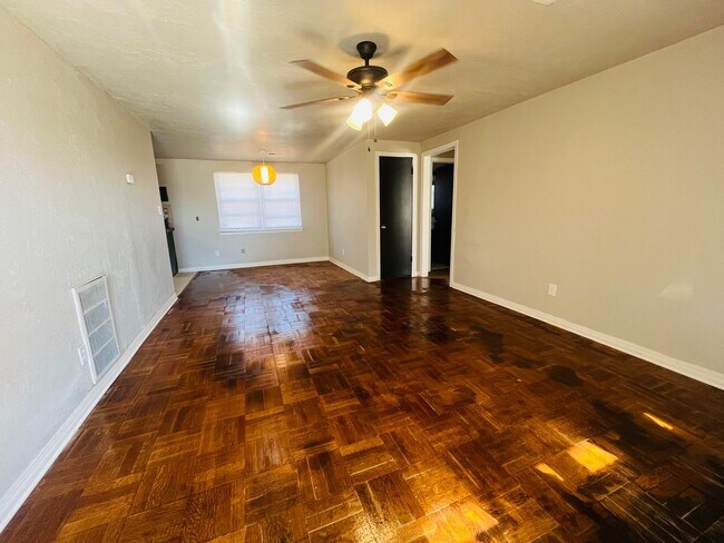 Building Photo - 2324 SW 47th St