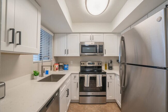 Building Photo - 8570 E McDowell Rd