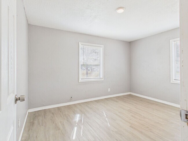 Building Photo - 3010 Westhaven Dr