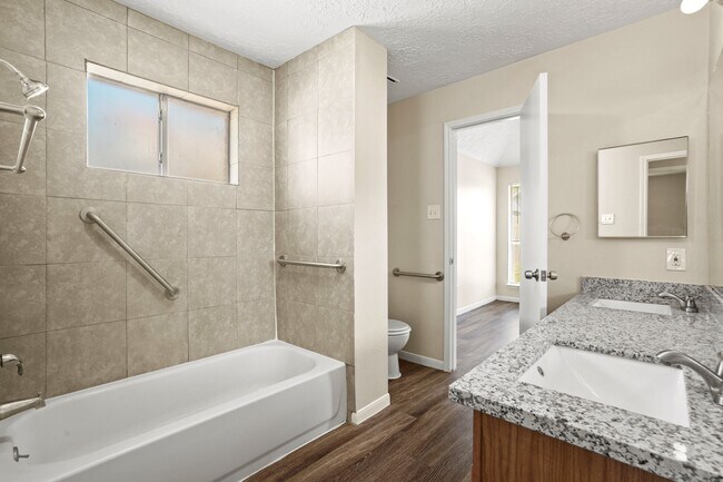 Building Photo - 16885 Blue Jay St