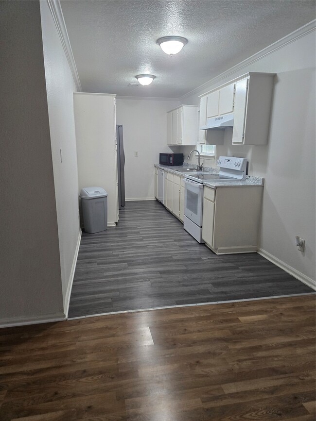 Building Photo - 4215 Ross Ave