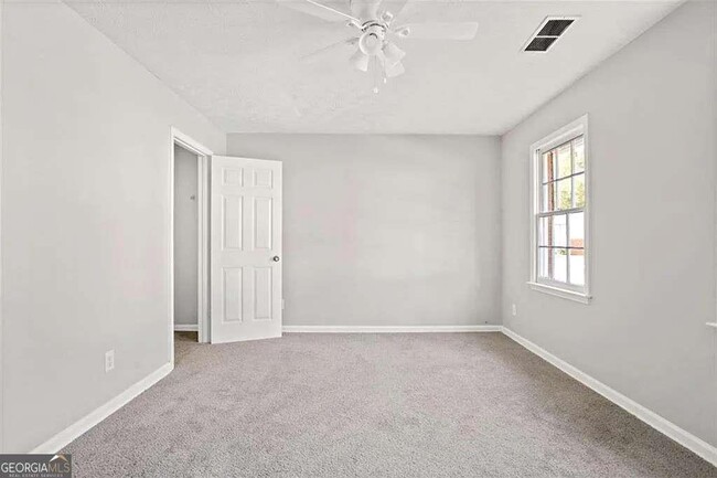 Building Photo - 5232 Ridge Forest Dr