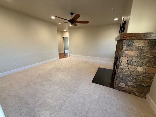 Building Photo - 45 Spain Bridge Cir Dr