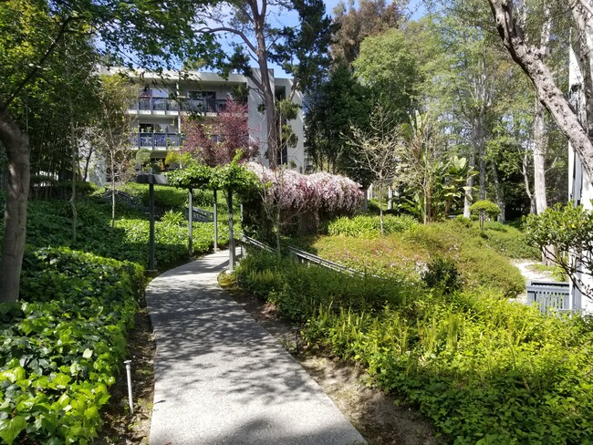 Walk Way - 3602 W Estates Ln