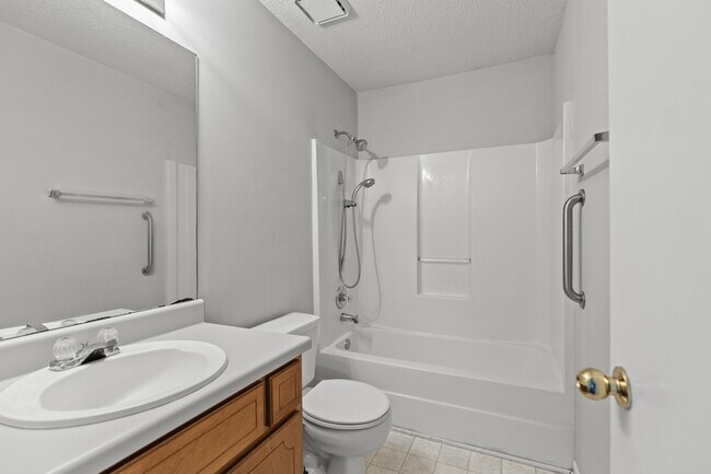 Building Photo - 100 River Oaks Dr